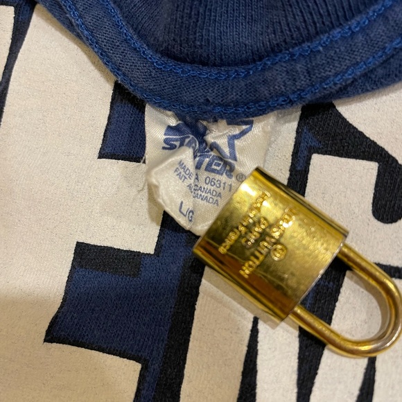 Vintage 90s Starter Toronto Maple Leafs T-Shirt - Picture 3 of 3